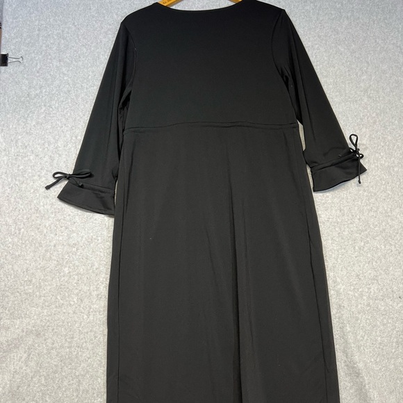 Old Navy Maternity Black Wrap Dress - Picture 2 of 3
